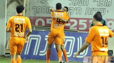 בני יהודה חוגגת (משה חרמון)