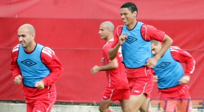 ביוואן פרנסמן. וואליד באדיר יפתח לצידו בהגנה (דרור רוזנפלד)