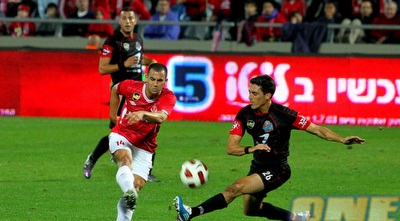 יוסי דורה עוצר את גילי ורמוט. המאסטרו כבר עייף (שי לוי) יוסי דורה עוצר את גילי ורמוט. המאסטרו כבר עייף (שי לוי)