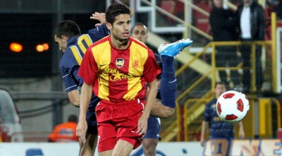 מתן אוחיון מוביל כדור. המו&qout;מ נמשך (יניב גונן)