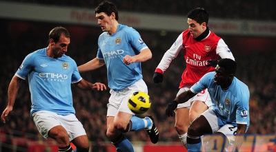 סמיר נסרי נסגר על ידי קולו טורה, גארת´ בארי ופאבלו סאבלטה (GettyImages)