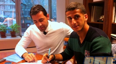 דודו ביטון חותם על החוזה בשרלרואה (האתר הרשמי של דודו דהאן) דודו ביטון חותם על החוזה בשרלרואה (האתר הרשמי של דודו דהאן)