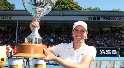 ארן עם הגביע. &qout; (GettyImages)