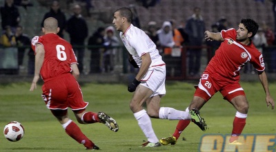 אביחי ידין בורח לשניר גואטה ורביד גזל (יוסי ציפקיס)