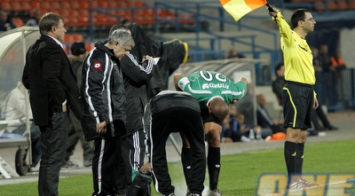 קטן מקבל טיפול (יוסי ציפקיס)