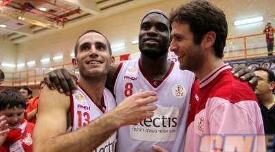 טוהר חיימוביץ´ חוגג עם אדריאן אוטר וירדן שוורצמן (שי לוי)