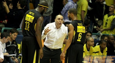 אריק אלפסי, אדריאן בנקס ואלטון בראון (משה חרמון)