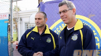 מוטי איווניר ומיץ´ גולדהאר לפני מסיבת העיתונאים (יניב גונן) מוטי איווניר ומיץ´ גולדהאר לפני מסיבת העיתונאים (יניב גונן)