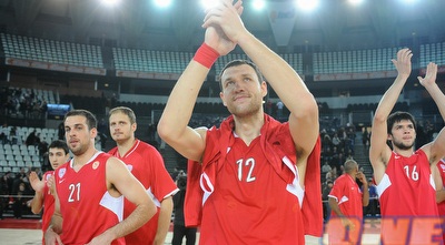 יותם הלפרין ושחקני אולימפיאקוס (GettyImages)