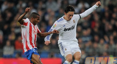 פאולו אסונסאו ומסוט אוזיל (GettyImages)