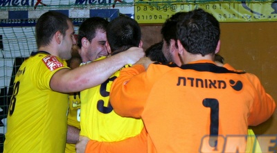 מכבי ת&qout;א חוגגת (מור שאולי)