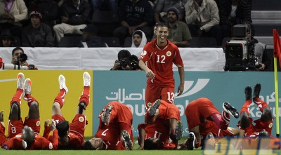 שחקני בחריין חוגגים את השער הראשון בניצחון על הודו (רויטרס)