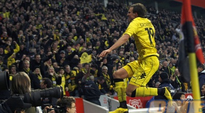 גרוסקרויץ חוגג עם האוהדים (רויטרס) גרוסקרויץ חוגג עם האוהדים (רויטרס)