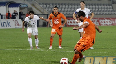 פדרו גלבאן בעת בעיטת העונשין (יוסי ציפקיס)