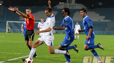 ח´וטבא מפריע לשטרית, אדלר מעניק יתרון (שי לוי)