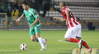 תומר חמד מנסה לחמוק מליאור ז´אן (עמית מצפה)