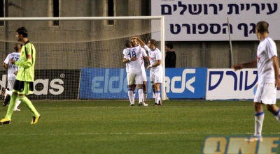 שחקני פ&qout;ת מברכים את עומר גולן (מור שאולי)