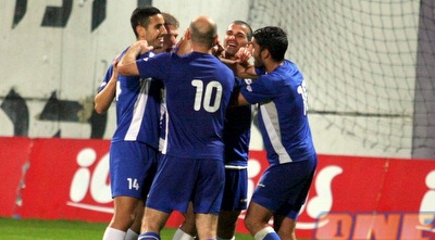 שחקני אשקלון חוגגים (משה חרמון) שחקני אשקלון חוגגים (משה חרמון)