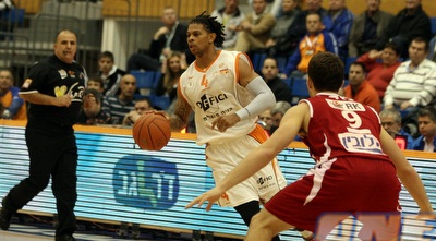 דוויין מיצ´ל תוקף מול גל מקל (מור שאולי)