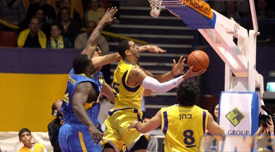 מלצר בין אליהו וסופו (יניב גונן)