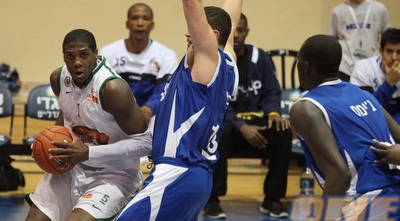 פרנק רובינסון חודר לסל (עמית מצפה)