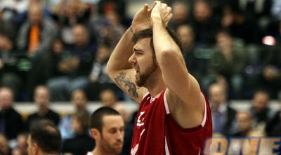 אנטון קזרנובסקי מאוכזב. האלופה הפסידה בבית מכבי (מור שאולי)