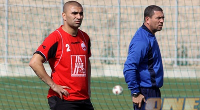 קלינגר וערן לוי. המאמן ייאלץ להסתדר בלי הכוכב (יניב גונן)