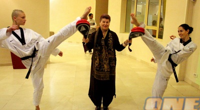 בת אל גטרר ואניה מירקין (משה חרמון) בת אל גטרר ואניה מירקין (משה חרמון)