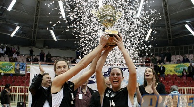 רגע הנפת הגביע של רעננה(מור שאולי)