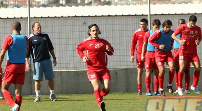 שי רביבו. הופעת בכורה בהרכב של הפועל ת&qout;א (מור שאולי) שי רביבו. הופעת בכורה בהרכב של הפועל ת&qout;א (מור שאולי)