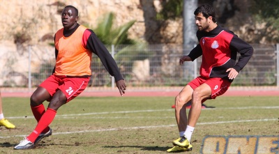 עדן בן בסט. בגרמניה סקרנים (עמית מצפה) עדן בן בסט. בגרמניה סקרנים (עמית מצפה)