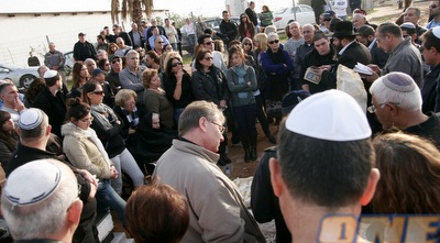 גילוי המצבה של אבי כהן ז&qout;ל (יניב גונן)