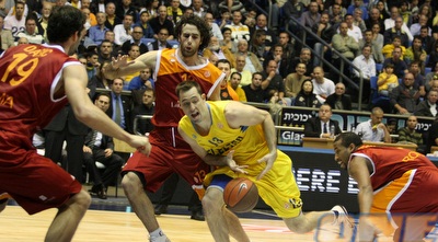 אידסון זוכה לשמירה צמודה. &qout;לא מזכיר את צ´אק של תחילת העונה&qout; (משה חרמון) אידסון זוכה לשמירה צמודה. &qout;לא מזכיר את צ´אק של תחילת העונה&qout; (משה חרמון)