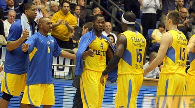 אידסון, פרקינס, פארגו, שארפ והנדריקס חוגגים (משה חרמון)