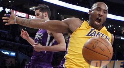 בראיינט חוגג סל מול כספי. ווסטפאל: &qout;הוא עשה עליו עבודה טובה&qout; (רויטרס)