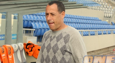 חזי מגן הגיע לצפות בקבוצה שלו (משה חרמון) חזי מגן הגיע לצפות בקבוצה שלו (משה חרמון)