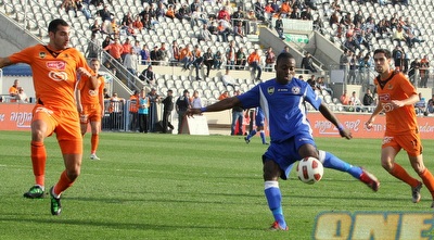 איילי בועט לעבר שער (משה חרמון) איילי בועט לעבר שער (משה חרמון)