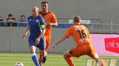 גזל מוביל את הכדור (משה חרמון) גזל מוביל את הכדור (משה חרמון)