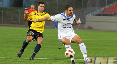 רוברטו קולאוטי מול גל כהן בפתיחת המשחק (שי לוי)