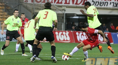 בן בסט מתחת לפידליס (עמית מצפה)