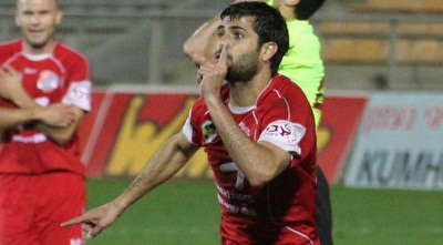 עדן בן בסט חוגג עם החברים, אלמליח לא מאמין (עמית מצפה)