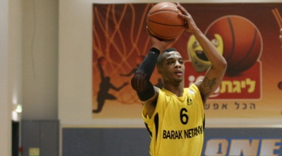 אדריאן בנקס (מור שאולי)