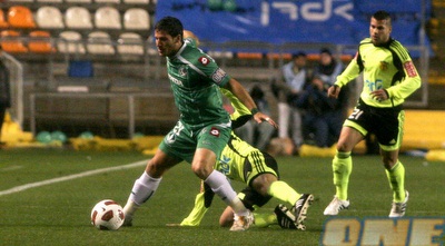 תומר חמד בורח לאלי דסה, קובי מויאל משקיף (יניב גונן) תומר חמד בורח לאלי דסה, קובי מויאל משקיף (יניב גונן)