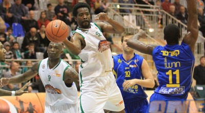 ג´וש קרטר מנסה לעצור את ג´רמיין ג´קסון (ONE)