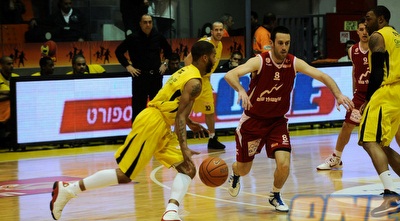 אדריאן בנקס מול דגן יבזורי (אתר המנהלת)