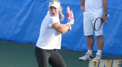 קרולין ווזניאקי נהנית במזג האוויר באילת (לידור גולדברג)