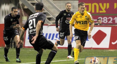 סרגיי טרטיאק פורץ לתוך רחבת בני יהודה (יוסי ציפקיס) סרגיי טרטיאק פורץ לתוך רחבת בני יהודה (יוסי ציפקיס)