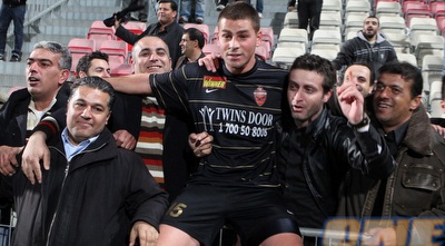 מוחמד אבו ריא עם הקהל בסיום (עמית מצפה)