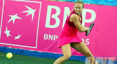 יוליה גלושקו בפעולה (משה חרמון)