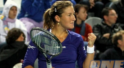 שחר פאר חוגגת מול מינלה (משה חרמון)